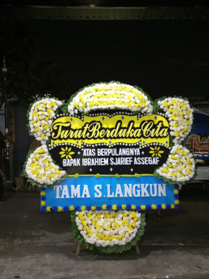 Papan Bunga Duka di Petisah Tengah